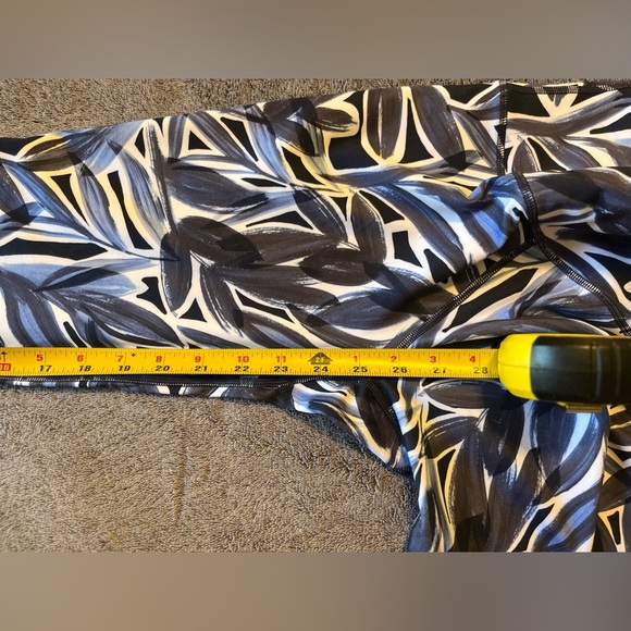 Sage Collective NWT Sports Bra and Leggings Set Sage Leaf Print Size S - Picture 10 of 13